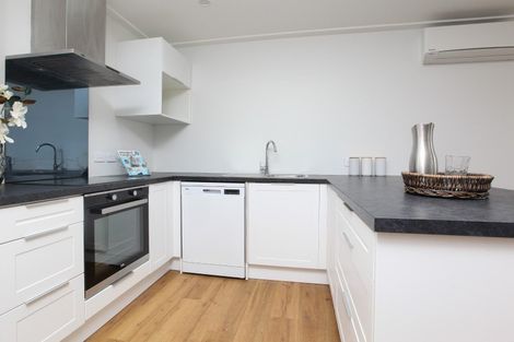 Photo of property in 2/16 Heath Street, Saint Andrews, Hamilton, 3200