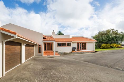 Photo of property in 25 Schnell Drive, Kelvin Grove, Palmerston North, 4414
