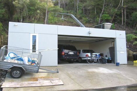 Photo of property in 11 Kauri Point Road, Laingholm, Auckland, 0604