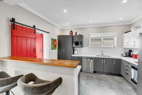 Photo of property in 56 Queenwood Road, Levin, 5510