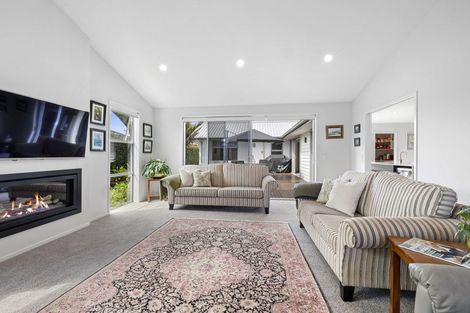 Photo of property in 8 Wentworth Lane, Waiwhakaiho, New Plymouth, 4312