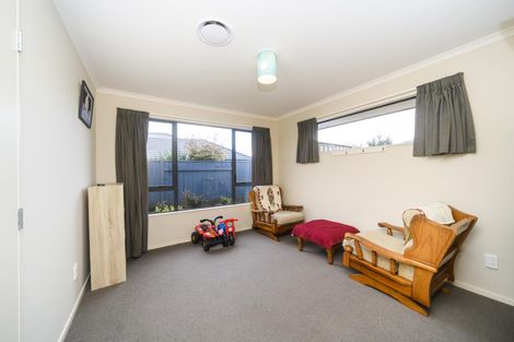 Photo of property in 53 Geneva Terrace, Kelvin Grove, Palmerston North, 4414