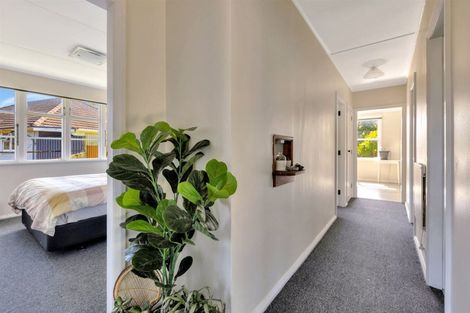 Photo of property in 23 Miro Street, Merrilands, New Plymouth, 4312