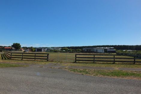 Photo of property in 2 Nicolas Place, Foxton Beach, Foxton, 4815