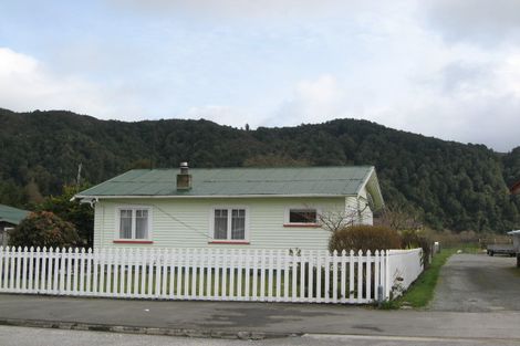 Photo of property in 64 Fairfax Street, Murchison, 7007