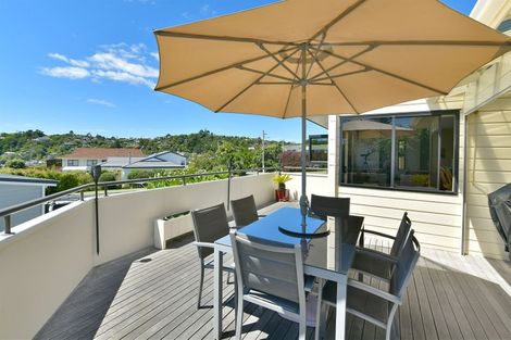 Photo of property in 6 Crown Road, Tindalls Beach, Whangaparaoa, 0930