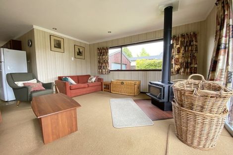 Photo of property in 35 Cedar Drive, Kelvin Heights, Queenstown, 9300