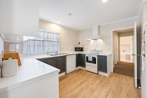 Photo of property in 1/242 Botany Road, Golflands, Auckland, 2013