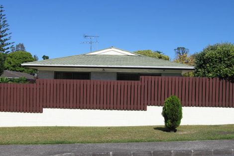 Photo of property in 37 Nui Mana Place, Te Atatu South, Auckland, 0610