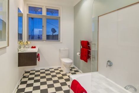 Photo of property in 134 Kelburn Parade, Kelburn, Wellington, 6012