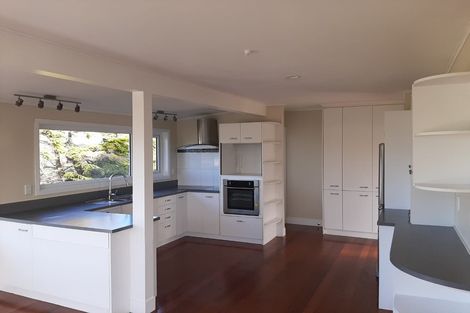 Photo of property in 6 Blandford Way, Newlands, Wellington, 6037