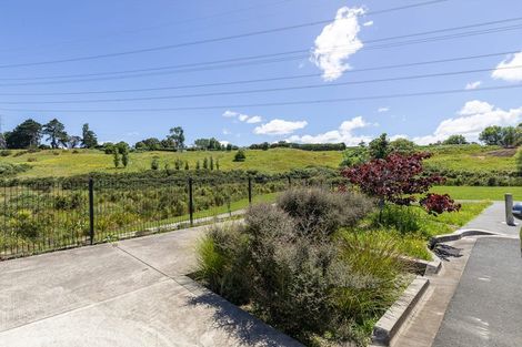 Photo of property in 12 Tuputupu Drive, Kumeu, 0810