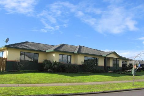Photo of property in 1 Newry Close, East Tamaki Heights, Auckland, 2016