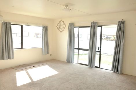 Photo of property in 4/29 Aeronautic Road, Takanini, 2112