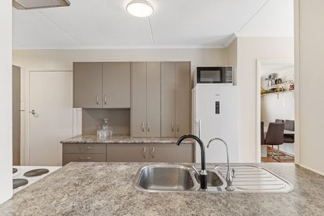 Photo of property in 9 Lewis Place, Highbury, Palmerston North, 4412