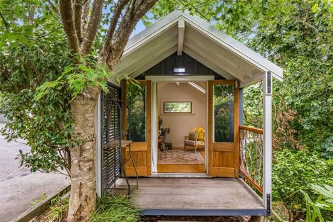 Photo of property in 60 Taylor Terrace, Tawa, Wellington, 5028