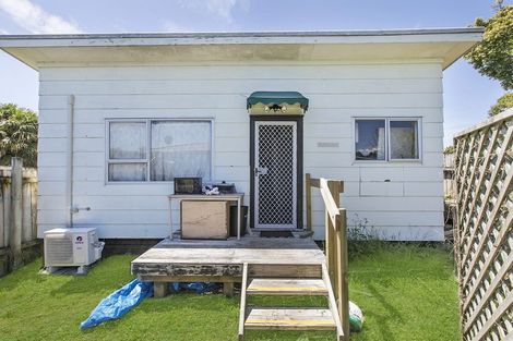 Photo of property in 13 Pipitea Place, Massey, Auckland, 0614