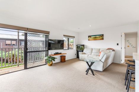 Photo of property in 1/19 Drome View Place, Beach Haven, Auckland, 0626