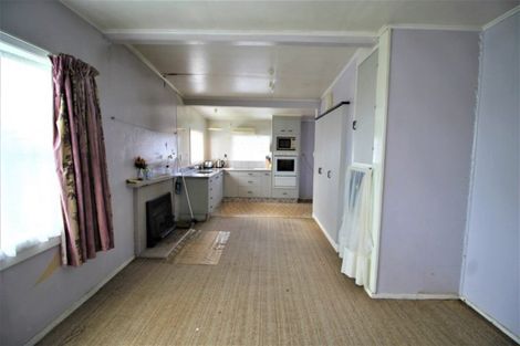 Photo of property in 24 Lovell Road, Woodville, 4998