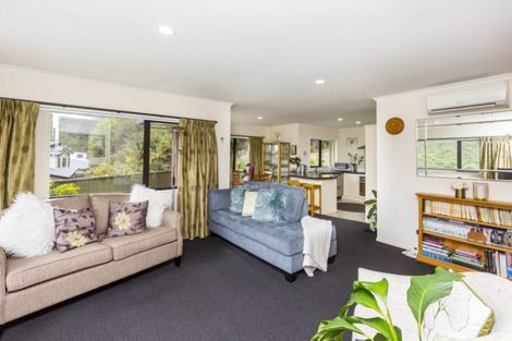 Photo of property in 40 King Charles Drive, Kingsley Heights, Upper Hutt, 5018