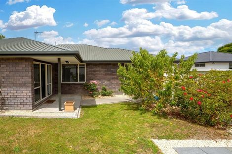 Photo of property in 2/200 Wainoni Road, Avondale, Christchurch, 8061