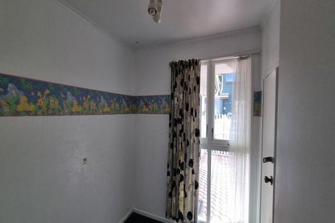 Photo of property in 28 Ellesmere Crescent, Pakuranga Heights, Auckland, 2010