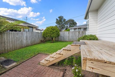 Photo of property in 3/56 Flanshaw Road, Te Atatu South, Auckland, 0610