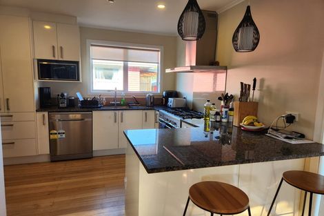 Photo of property in 2/484 East Coast Road, Windsor Park, Auckland, 0630