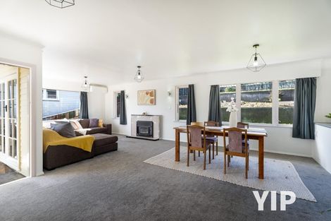 Photo of property in 22 Longcroft Terrace, Newlands, Wellington, 6037