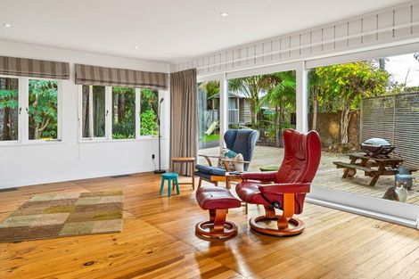 Photo of property in 73 Minnehaha Avenue, Titirangi, Auckland, 0604