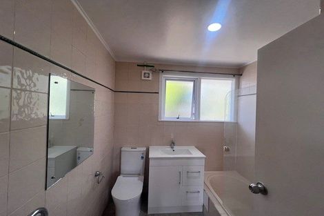 Photo of property in 1/666 East Coast Road, Pinehill, Auckland, 0630