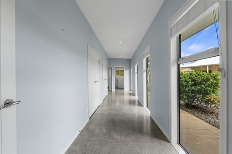 Photo of property in 14b Wairere Road, Waitakere, Henderson, 0782