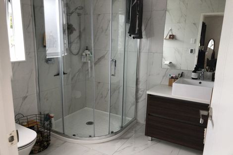 Photo of property in 31 Devonshire Road, Unsworth Heights, Auckland, 0632