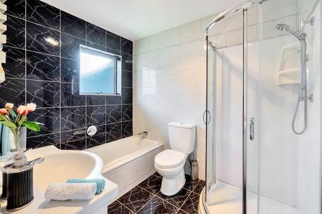 Photo of property in 5 Solar Road, Glen Eden, Auckland, 0602