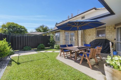 Photo of property in 11/64 Kawaha Point Road, Kawaha Point, Rotorua, 3010