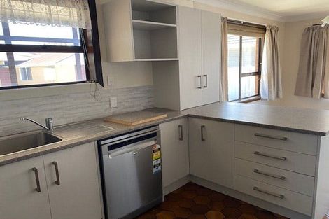 Photo of property in 61 Denise Crescent, Hornby, Christchurch, 8042