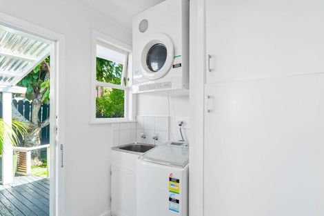 Photo of property in 1/8 Ludlow Terrace, Totara Vale, Auckland, 0627