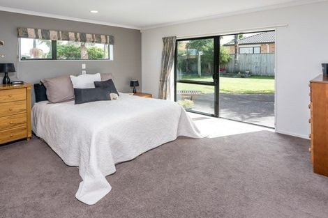 Photo of property in 6 Nad Place, East Tamaki Heights, Auckland, 2016