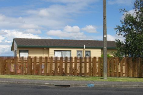 Photo of property in 119 Luckens Road, West Harbour, Auckland, 0618