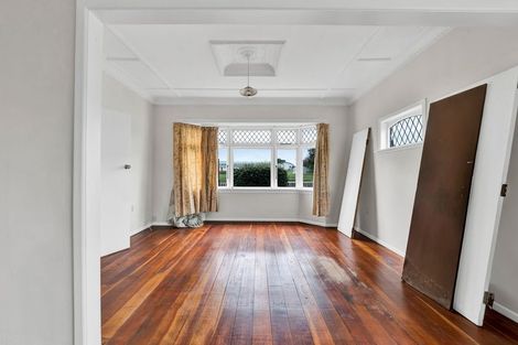 Photo of property in 117 Weraroa Road, Waverley, 4510