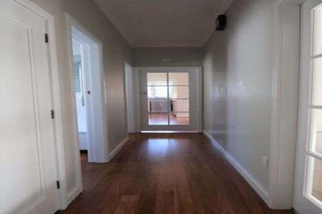 Photo of property in 10 Lucknow Terrace, Khandallah, Wellington, 6035