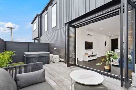 Photo of property in 18b St Michaels Avenue, Point Chevalier, Auckland, 1022