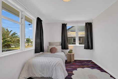 Photo of property in 33 Matipo Street, Castlecliff, Whanganui, 4501