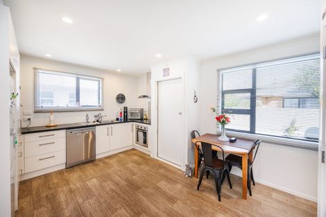 Photo of property in 12 Somerset Crescent, Highbury, Palmerston North, 4412