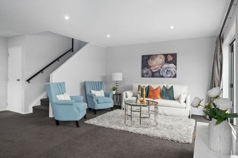 Photo of property in 2/21 Fields Parade, Oteha, Auckland, 0632