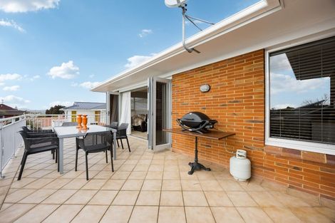 Photo of property in 5 Tanoa Place, Glendene, Auckland, 0602