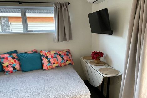 Photo of property in 1/56 Kiwi Esplanade, Mangere Bridge, Auckland, 2022