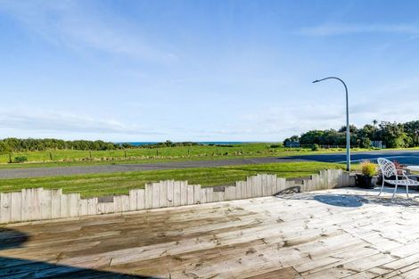 Photo of property in 11 Hector Place, Opunake, 4616