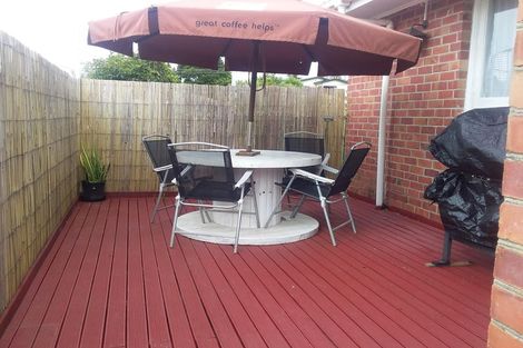 Photo of property in 125 Millbrook Road, Sunnyvale, Auckland, 0612