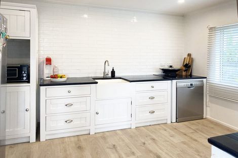 Photo of property in 39 Emlyn Place, Torbay, Auckland, 0630